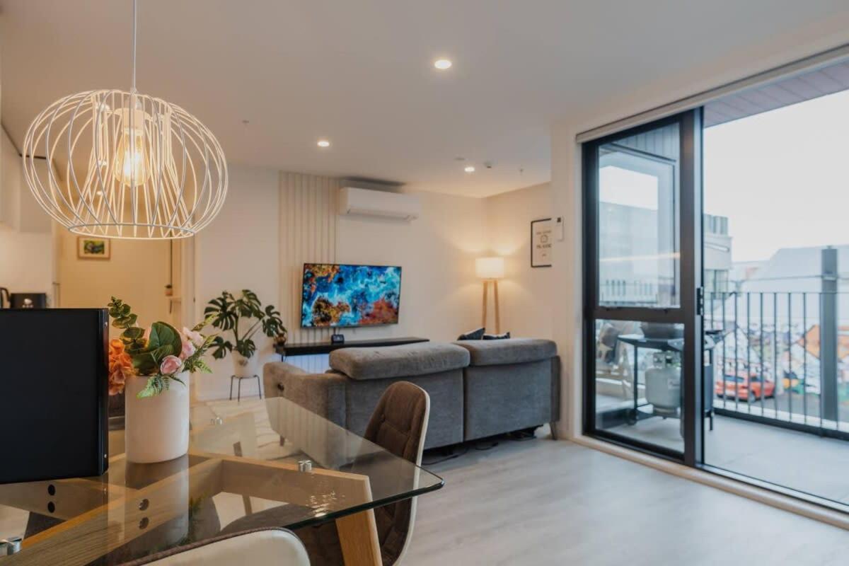 Apartment Designer's Pad In Christchurch