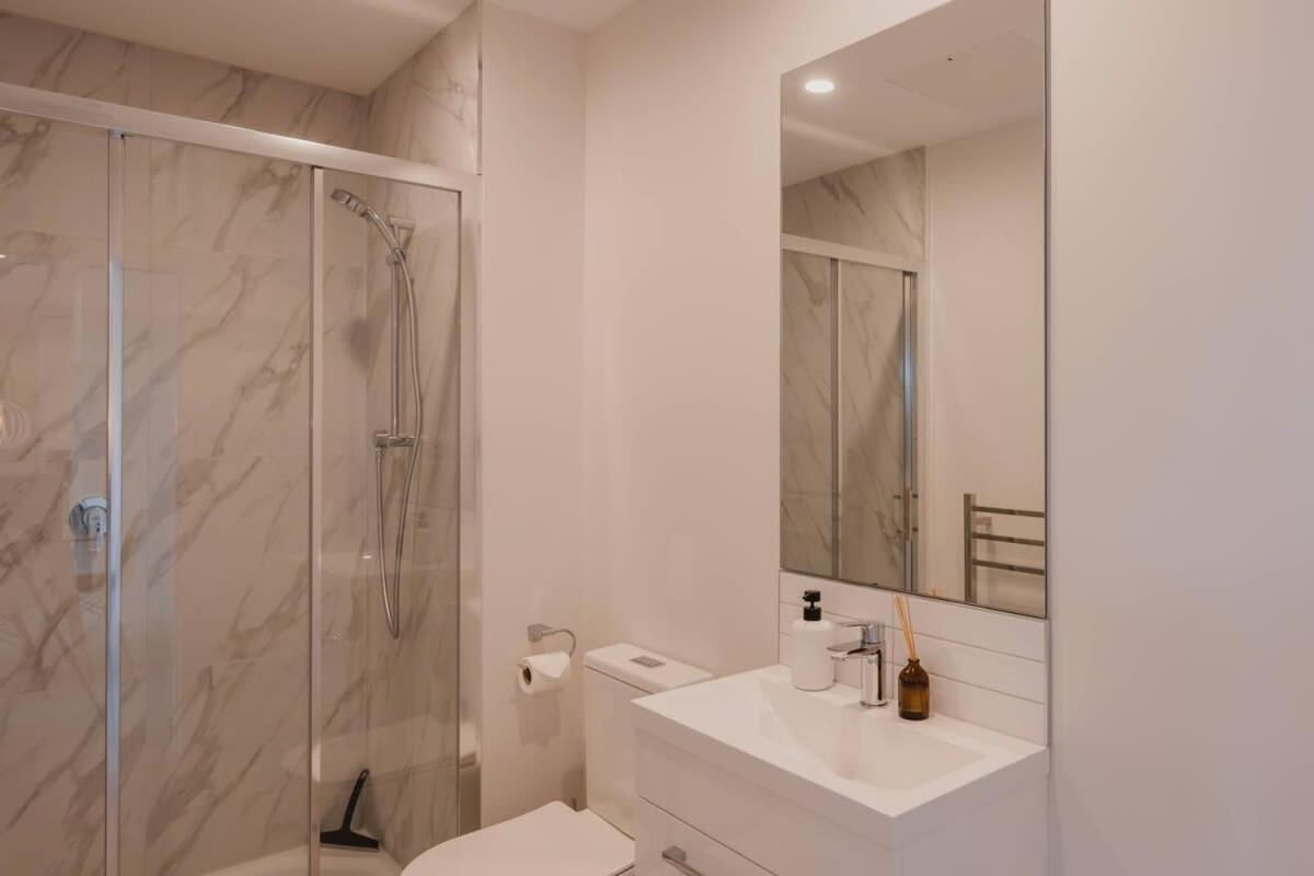 Designer's Pad In Apartment
