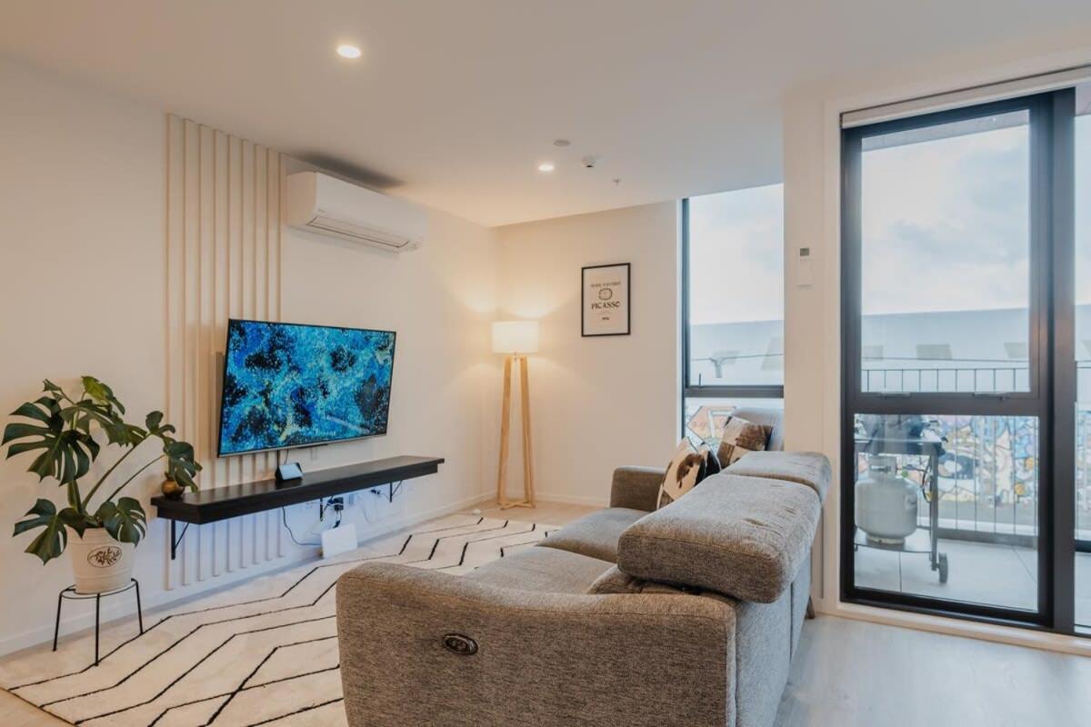 Apartment Designer's Pad In