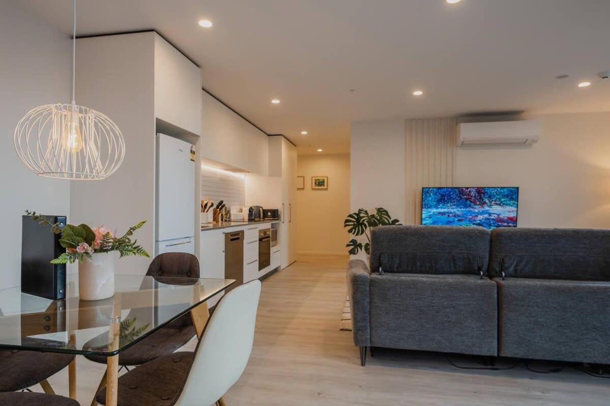 Apartment Designer's Pad In Christchurch
